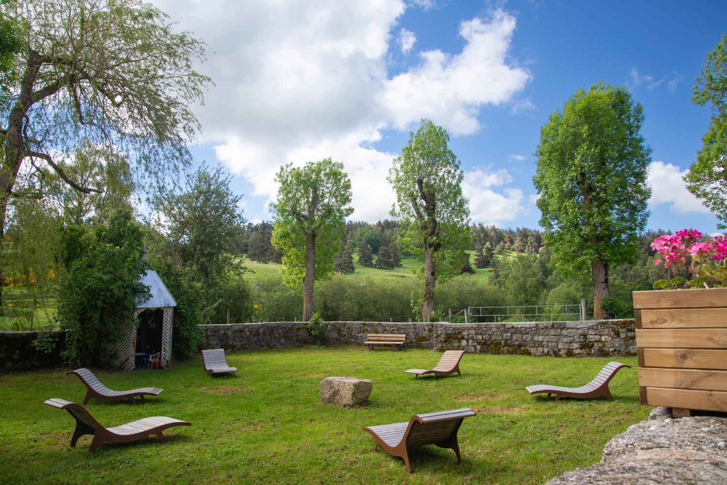 Gite De La Grange - Domaine De Coulagnettes Serverette Exterior photo